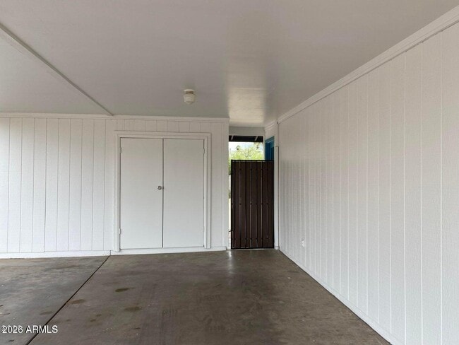 Building Photo - 4417 S Newberry Rd