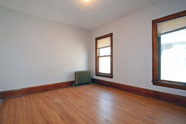 Building Photo - 3029-3031 Chicago Ave