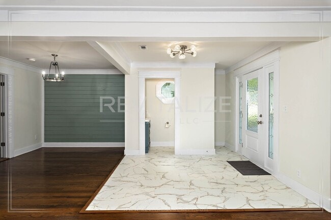 Building Photo - Gorgeous Spring Hill Home!