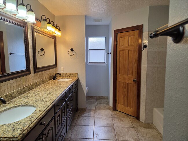 Building Photo - 15415 Beechnut St