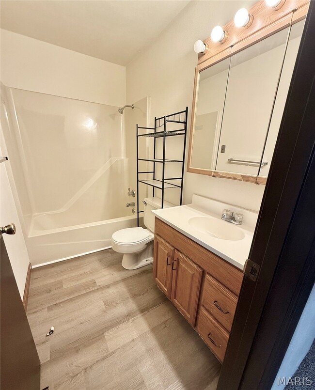 Building Photo - 814 White Oak Dr