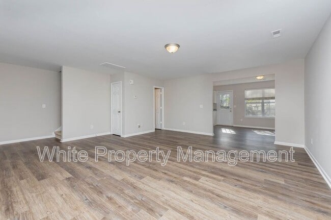 Building Photo - 621 Cherry St
