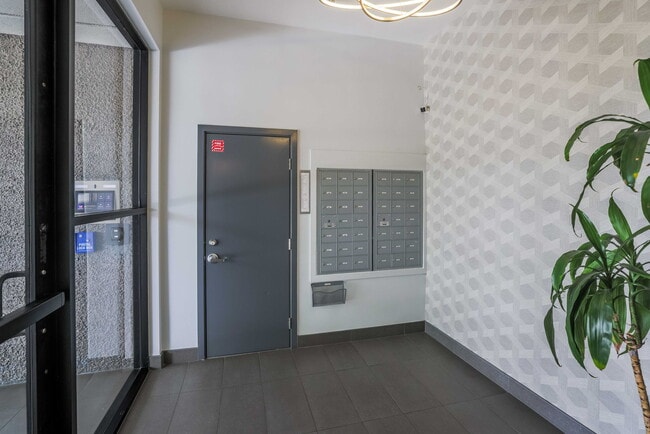 Building Photo - 4096 17th St