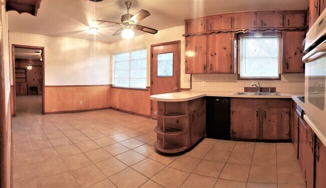 Building Photo - 5305 Ammons St