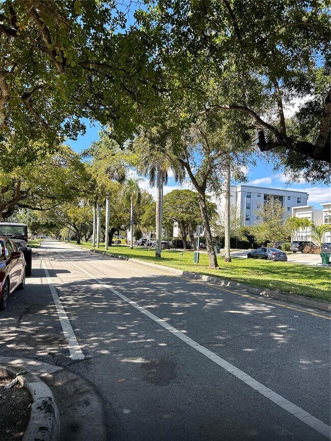 Building Photo - 2430 NE 135th St