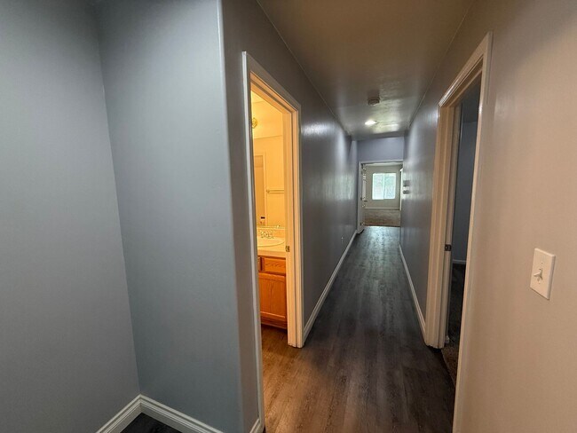 Building Photo - 10919 Golden Valley Dr