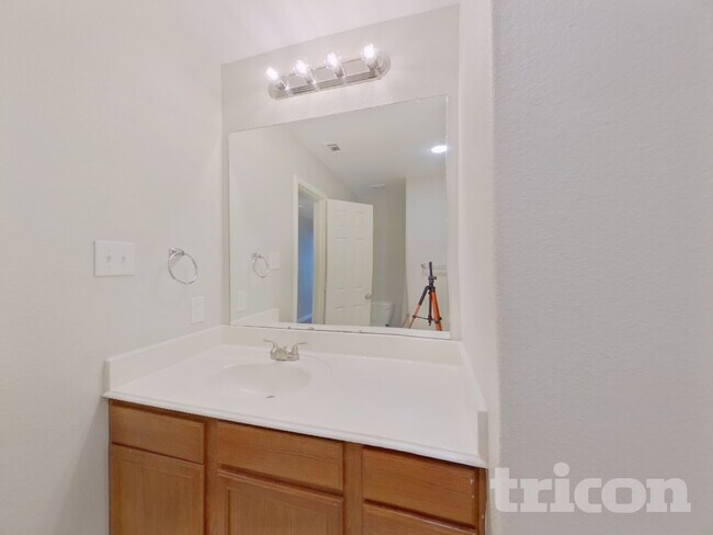 Building Photo - 102 Saddlebag Ct