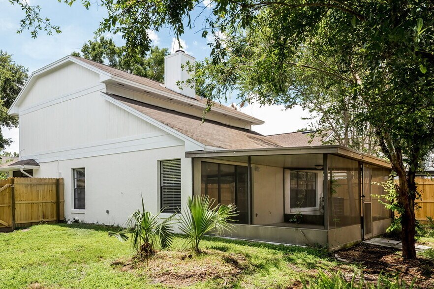 Building Photo - 402 E Springtree Way