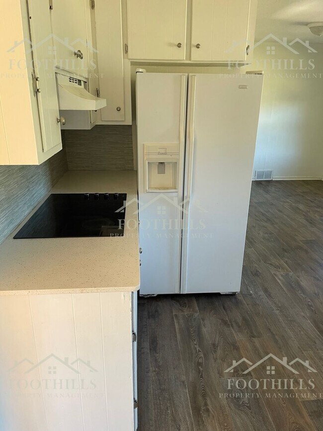 Building Photo - 3-Bedroom Brick Home in Top School Distric...