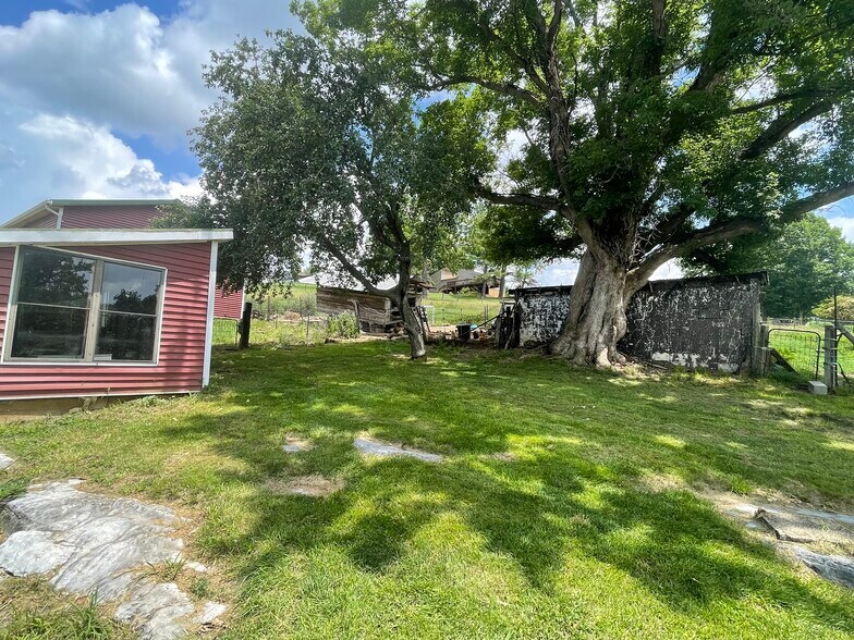 Renters have access to workshop - 32 Weavers Rd