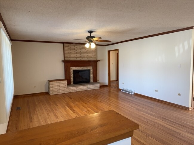 Building Photo - 580 N State St