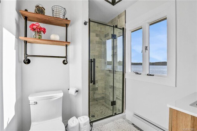 Building Photo - 381 Lakeside Rd