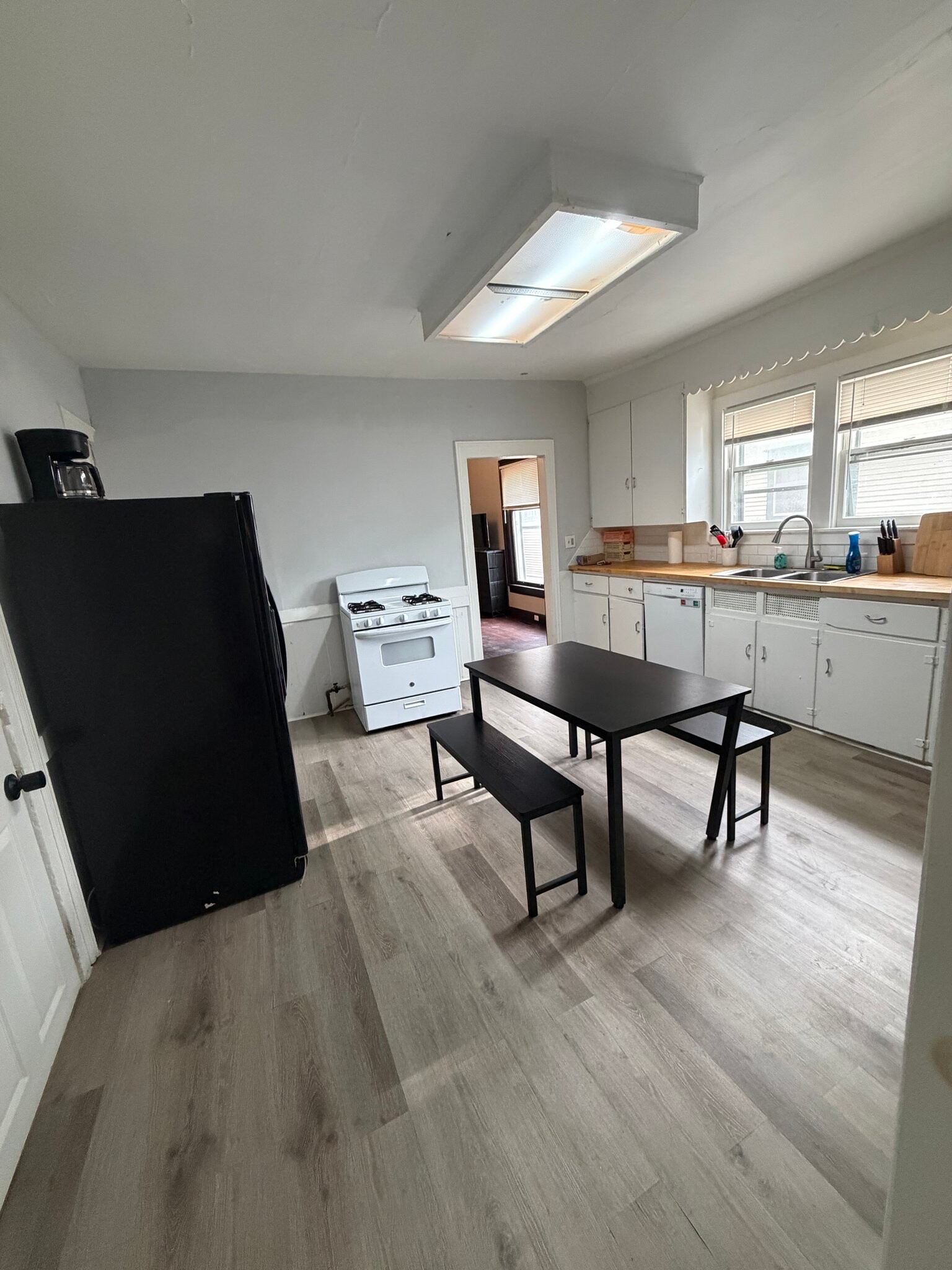 Building Photo - 405 Carrier St NE