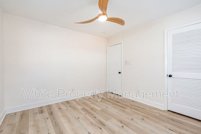 Building Photo - 7726 Wallace Ln