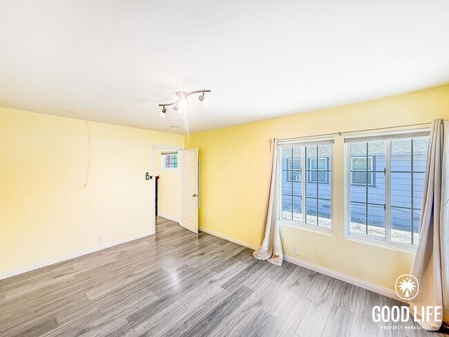 Building Photo - SD: Cozy 2BD/2BA Home in Ramona with Front Patio, Included Landscaping & A/C