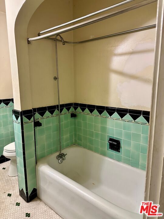 Building Photo - 1362 Masselin Ave