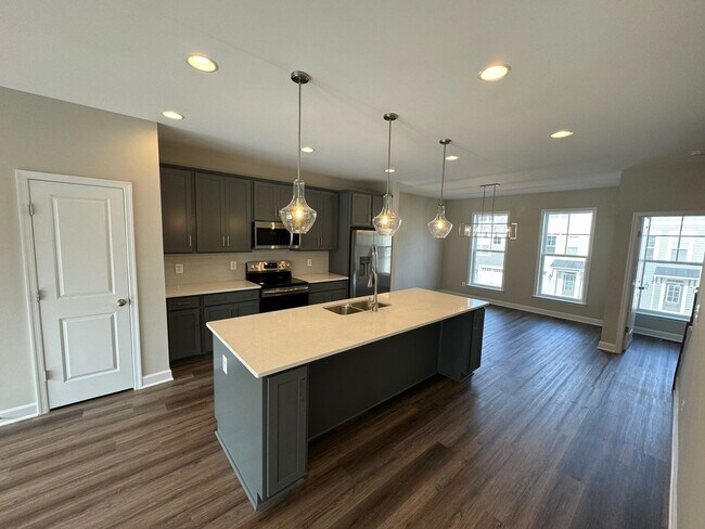 Building Photo - Townhouse for Rent in Preston Lake!