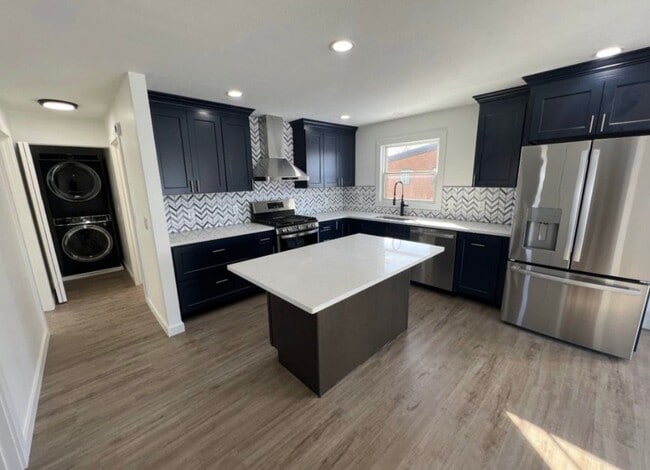 Building Photo - 909 W Front St