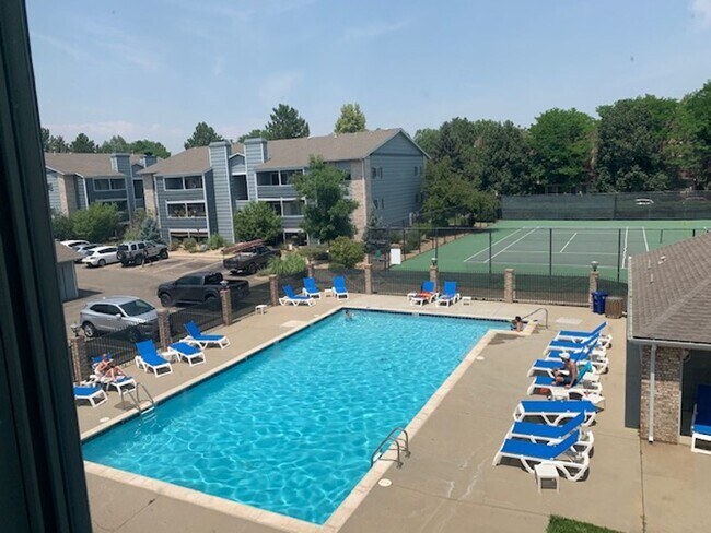 Building Photo - Fresh Boulder 1 Bedroom Condo for Rent with Pool, Tennis and Fitness Center in Hunter Creek