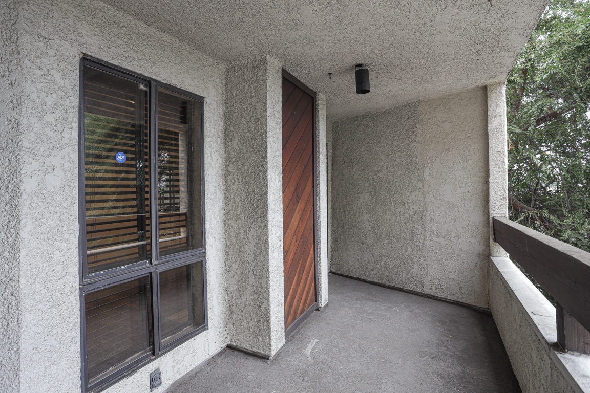 Building Photo - 222 N Rose St