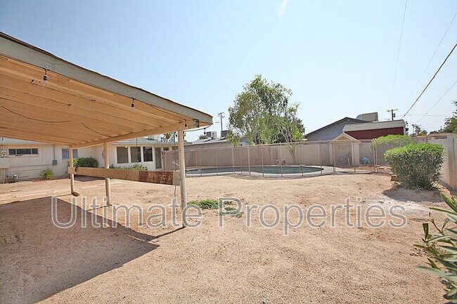 Building Photo - 4129 E Bluefield Ave
