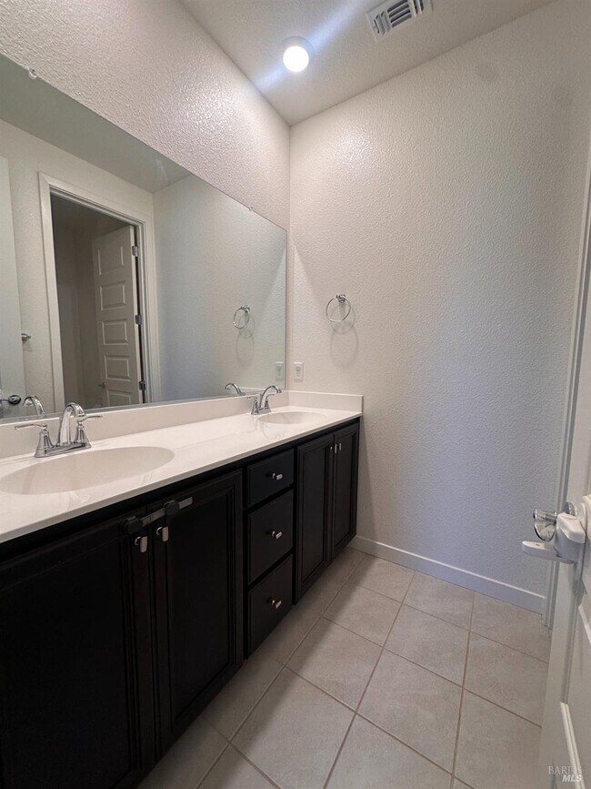Building Photo - 2476 Laramie Cir