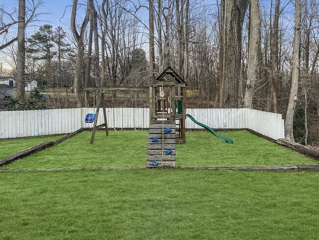 Building Photo - 3144 Holland Cliffs Rd