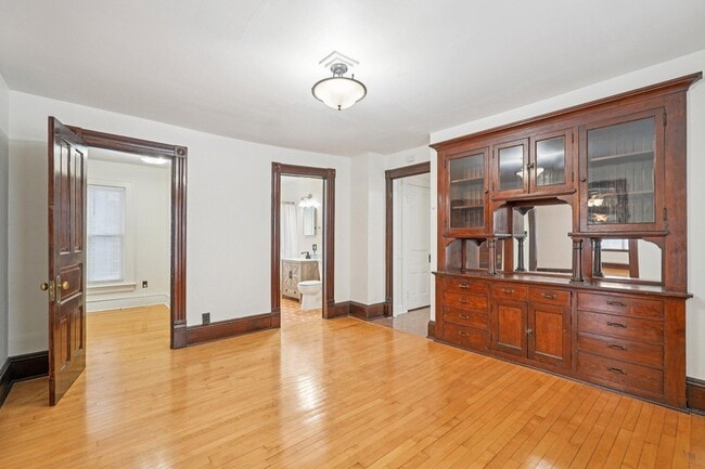 Building Photo - 1660 N Marshall St