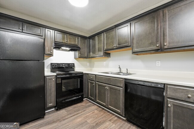 Building Photo - 400 Lexington Cir
