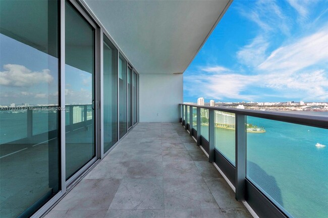 Building Photo - 1331 Brickell Bay Dr