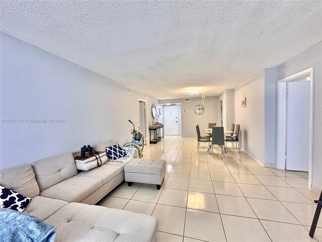 Building Photo - 6039 Collins Ave