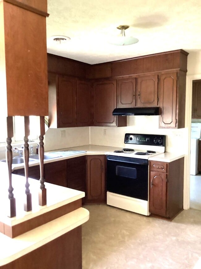 Building Photo - Spacious 3-Bed, 2.5-Bath Ranch-Style Home with Garage & Patio