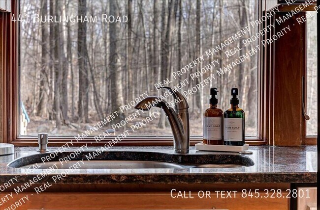 Building Photo - 441 Burlingham Rd