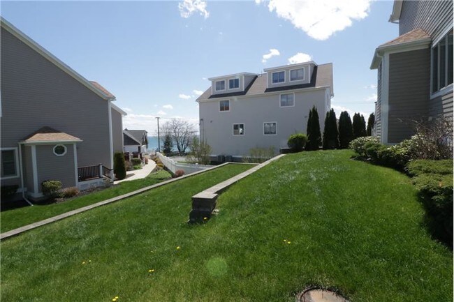 Building Photo - 143 Grovers Ave