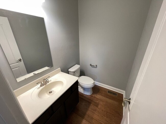 Building Photo - Large Home East Jefferson For Rent