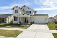 Building Photo - Welcome to this charming 3 bed 2.5 bath ho...