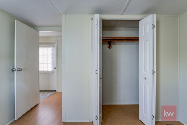 Building Photo - 102 Claude Simmons Rd