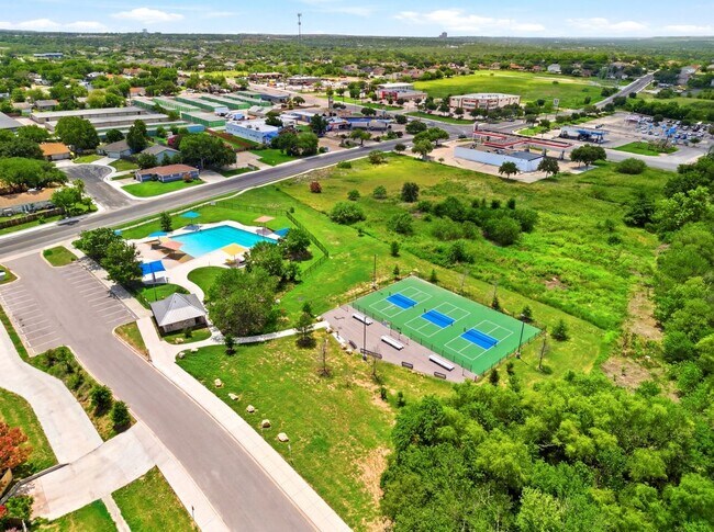 Building Photo - 1114 Churing Dr