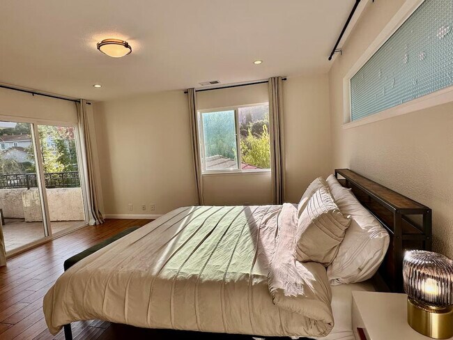 Building Photo - 6505 Skyfarm Dr