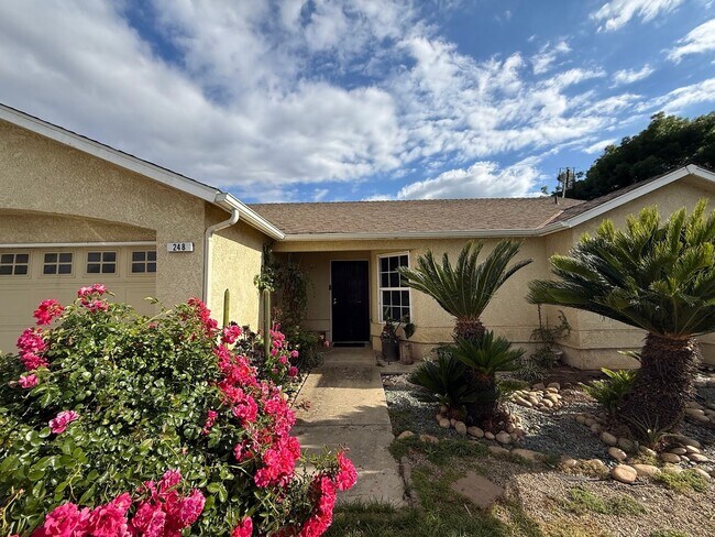Building Photo - Cozy 3 bedroom home for rent with Solar panels!