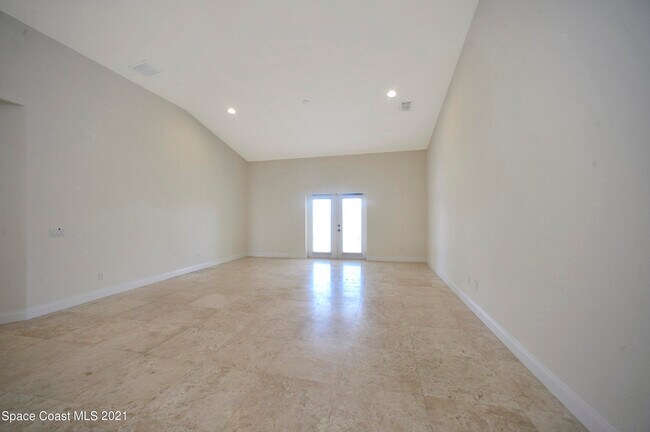 Building Photo - 117 Lancha Cir