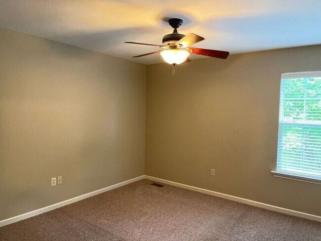 Building Photo - 1437 Bridgeport Terrace