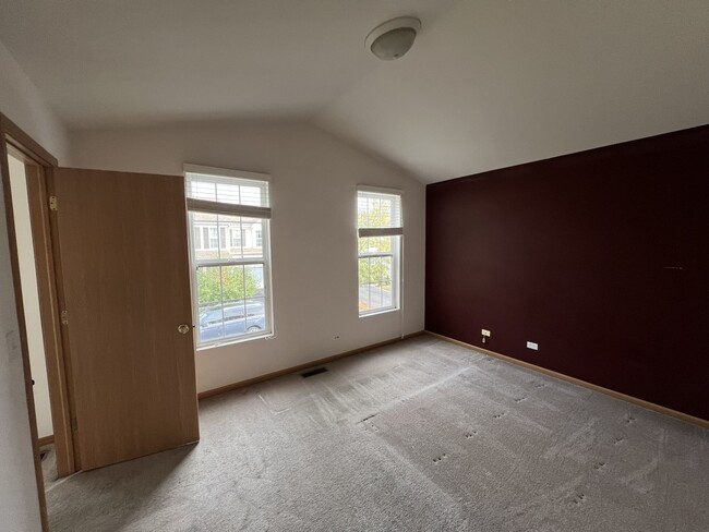 Building Photo - 1645 Victoria Park Cir