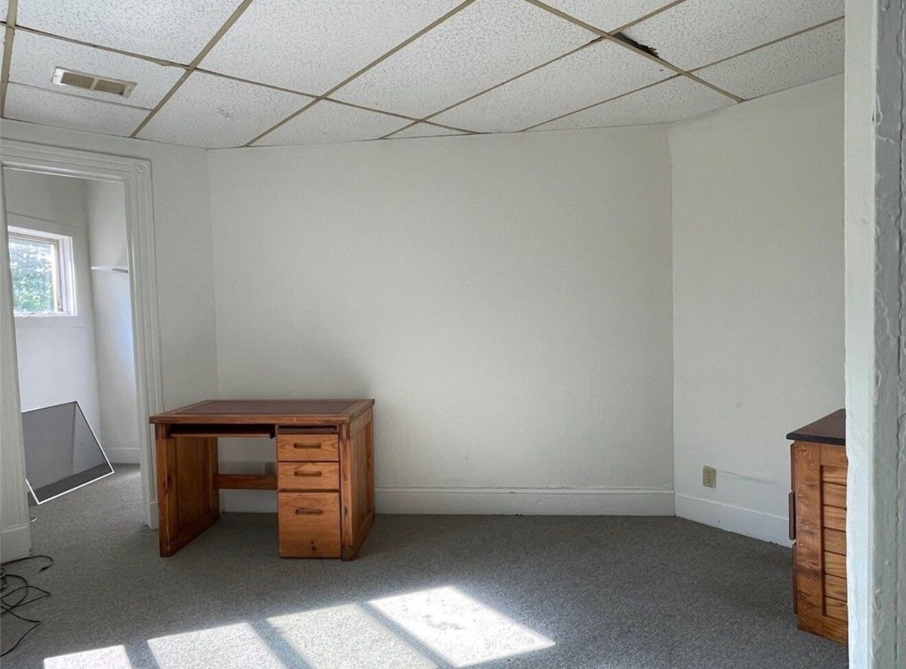 Building Photo - 107 Elm St