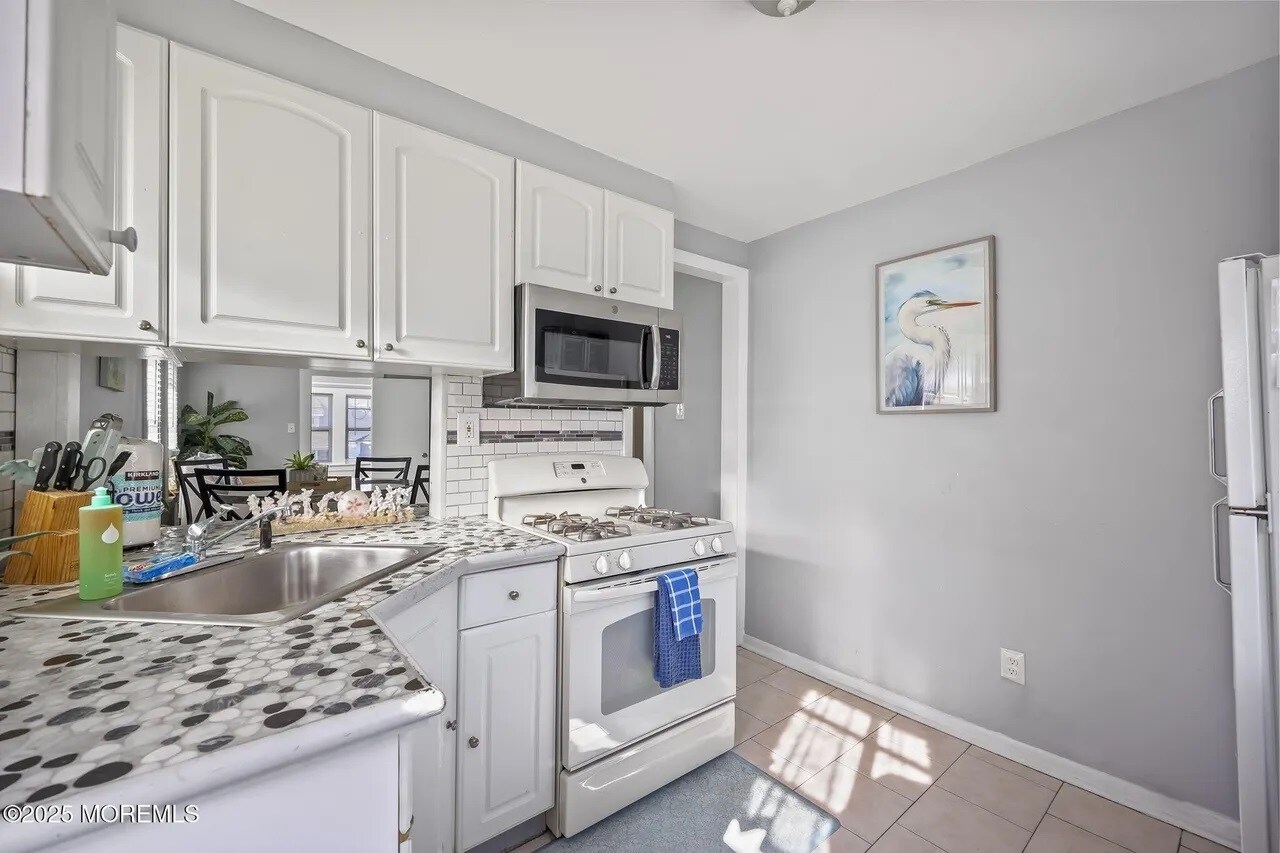 Building Photo - 111 Blaine Ave