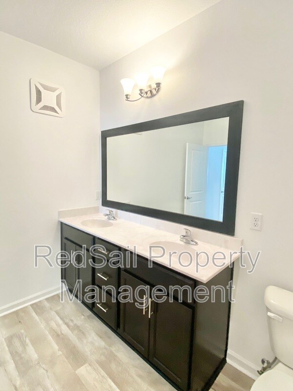 Building Photo - 1744 Vankar Dr