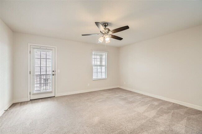 Building Photo - Home in Weston Oaks!