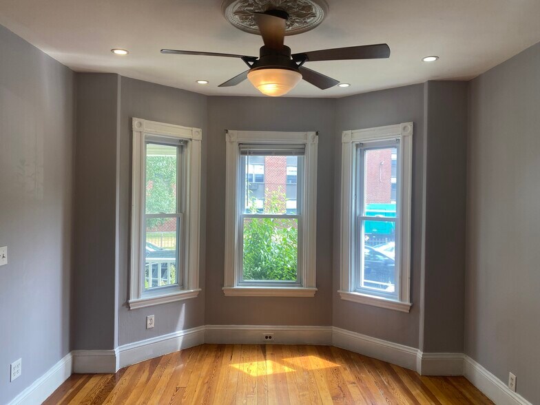 Building Photo - 11 Edison Grn