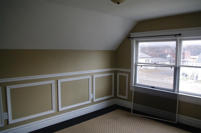 Building Photo - 907 Vandalia St