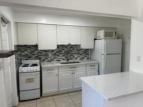 Building Photo - 2115 N 17th Ct